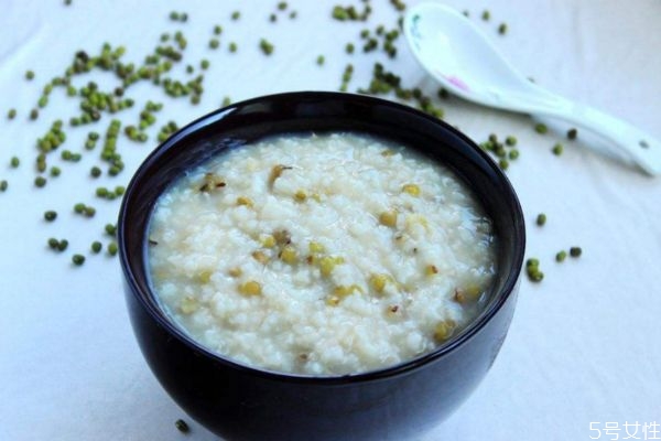 綠豆的功效與作用 綠豆粥的營養(yǎng)價(jià)值