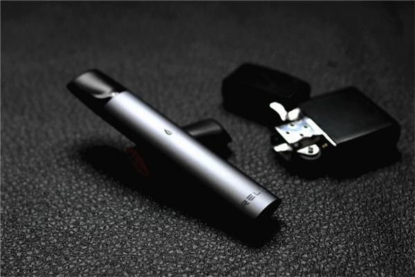 大學(xué)生吸網(wǎng)購(gòu)電子煙入院 電子煙有什么危害