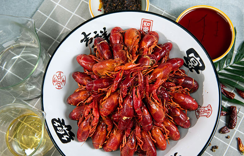 小龍蝦怎么判斷熟沒(méi)熟 小龍蝦煮多久才熟