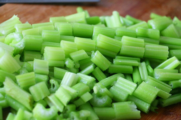 芹菜會(huì)脹氣嗎 芹菜會(huì)酸胃嗎