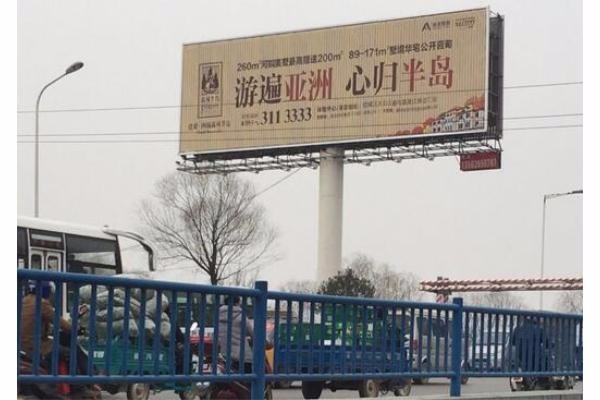 成都一廣告牌掉落砸倒1歲男童 廣告牌墜落傷人誰(shuí)負(fù)責(zé)