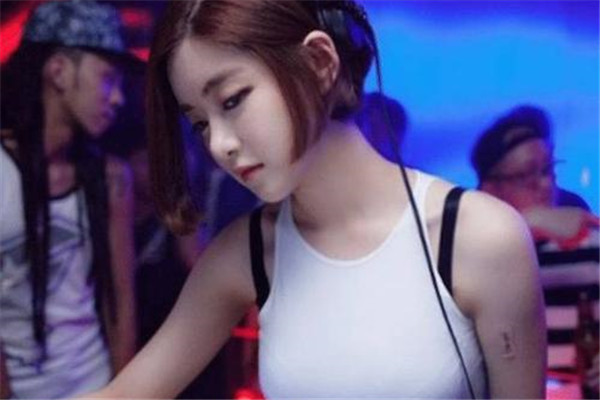 為什么女人也和男人一樣喜歡看美女？