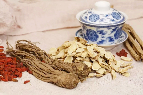 黃芪能否泡水喝 黃芪可以長(zhǎng)期泡水喝嗎
