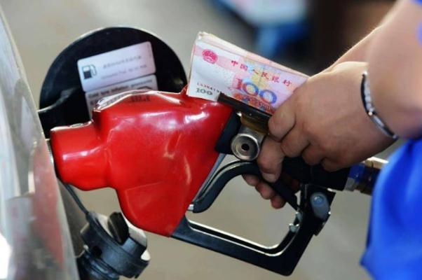 汽車(chē)加油加滿(mǎn)好還是不加滿(mǎn)好 汽車(chē)加油多少錢(qián)一升