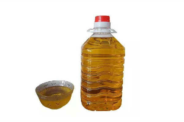 花生油有白色絮狀沉淀物還能吃嗎 花生油變質(zhì)是因?yàn)槭裁?></a>
<p class=
