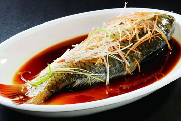 鯉魚(yú)多少錢一斤市場(chǎng)價(jià)2022 鯉魚(yú)和草魚(yú)哪個(gè)好吃