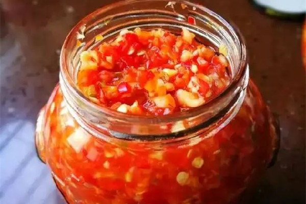辣椒醬會(huì)生蟲(chóng)子嗎 辣椒醬生蛆了還能吃嗎