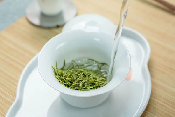信陽(yáng)毛尖有點(diǎn)苦咋回事 信陽(yáng)毛尖喝起來(lái)什么味道