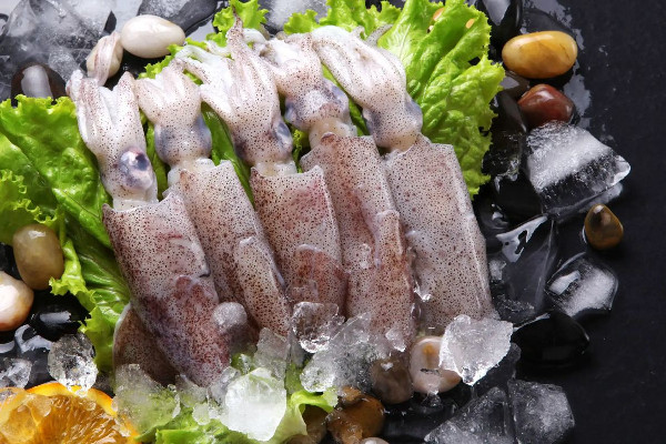 新鮮魷魚(yú)有點(diǎn)臭了還能吃嗎 新鮮魷魚(yú)有臭味正常嗎