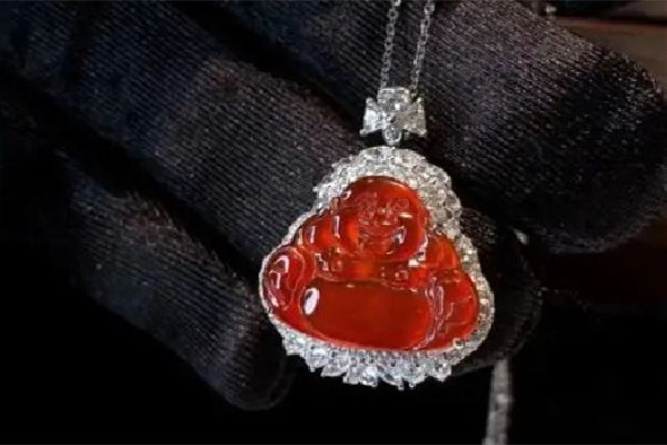 紅翡翠的價(jià)格一般是多少 紅翡翠和綠翡翠哪個(gè)價(jià)值高