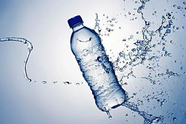 礦泉水和純凈水哪個(gè)適合長(zhǎng)期飲用 礦泉水哪個(gè)牌子水質(zhì)好