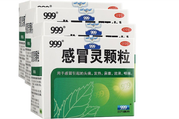 999感冒靈顆粒什么時(shí)候吃比較好 999感冒靈顆?？梢钥崭购葐?></p><h3>999感冒靈顆?？梢钥崭购葐?/h3><p>三九感冒靈顆?？梢钥崭癸嬘?，開水沖服，但是對(duì)于部分患者存在一些胃腸道疾病的，應(yīng)注意盡量避免空腹飲用。由于三九感冒靈，可能會(huì)引起一些胃腸道反應(yīng)，因此應(yīng)對(duì)于存在胃腸疾病的患者，避免空腹飲用。</p><p>在臨床中，三九感冒靈顆粒主要是用于解熱鎮(zhèn)痛，對(duì)于一些感冒引起的頭痛、發(fā)熱、鼻塞、流涕、咽痛有作用。在臨床中可以引起一些不良反應(yīng)，特別是對(duì)于一些合并有肝腎功能異常的患者應(yīng)注意。</p><p style=