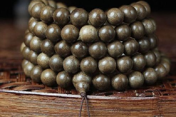 沉香手串怎么分辨真假 沉香手串怎么看品質(zhì)