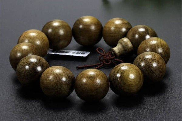 金絲楠木手串佩戴注意事項(xiàng) 金絲楠木手串戴久了會怎樣