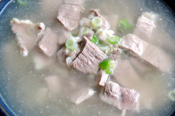 大爺喝久放肉湯連續(xù)腹瀉引發(fā)腦梗死 肉湯放多久會變質