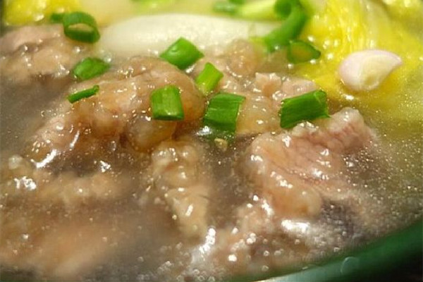 大爺喝久放肉湯連續(xù)腹瀉引發(fā)腦梗死 肉湯放多久會變質