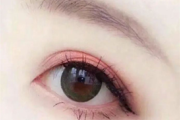 美瞳不開(kāi)封可以保存多久 美瞳放久了結(jié)晶怎么辦