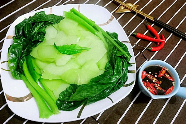 高校回應(yīng)老人82元只買倆素菜 素菜吃多了會不會胖