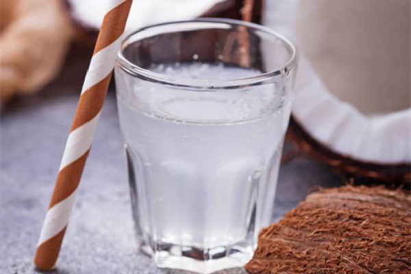 椰子水有什么營養(yǎng) 椰子水可以當(dāng)水喝嗎