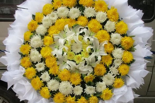 花圈落款寫(xiě)顛倒店家被索賠2萬(wàn) 花圈挽聯(lián)怎樣寫(xiě)