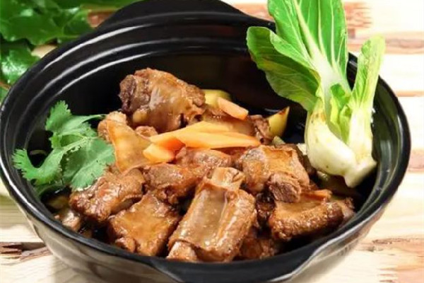 女子稱(chēng)吃黃燜排骨發(fā)現(xiàn)滿嘴是蛆 黃燜排骨的做法和配料