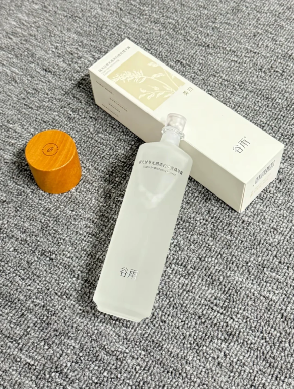 亞洲肌天生易黃？第一瓶 “提亮水” 讓暗沉臉告別 “蒙灰感”