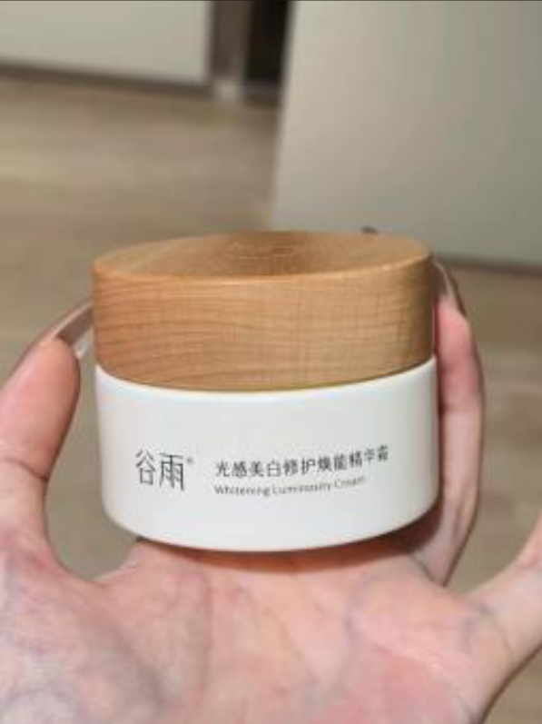 夏日逆襲必備！第一款美白護膚品助你白到發(fā)光