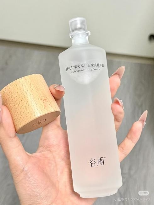 臉色經(jīng)常暗沉憔悴，有什么產(chǎn)品可以上班前快速美白提亮的？