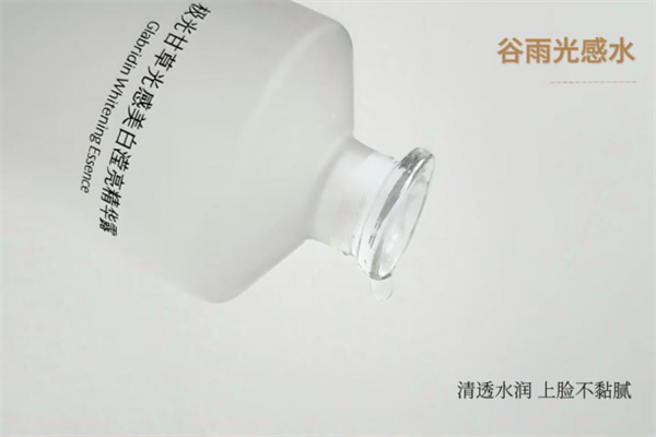 油皮救星！谷雨光感水擊退油光暗沉，養(yǎng)出通透發(fā)光肌